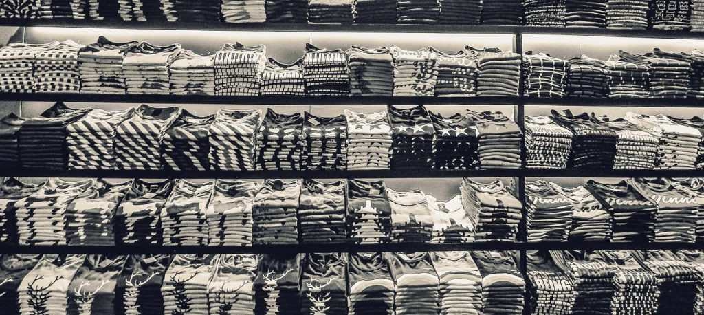 クラスTシャツ制作の魅力：業者に依頼するメリットと結束感の実現